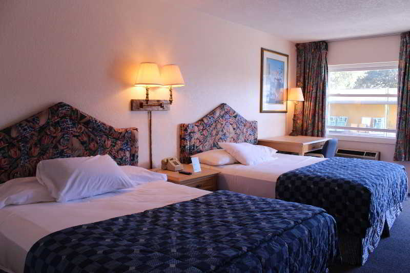 Knights Hotel 2*