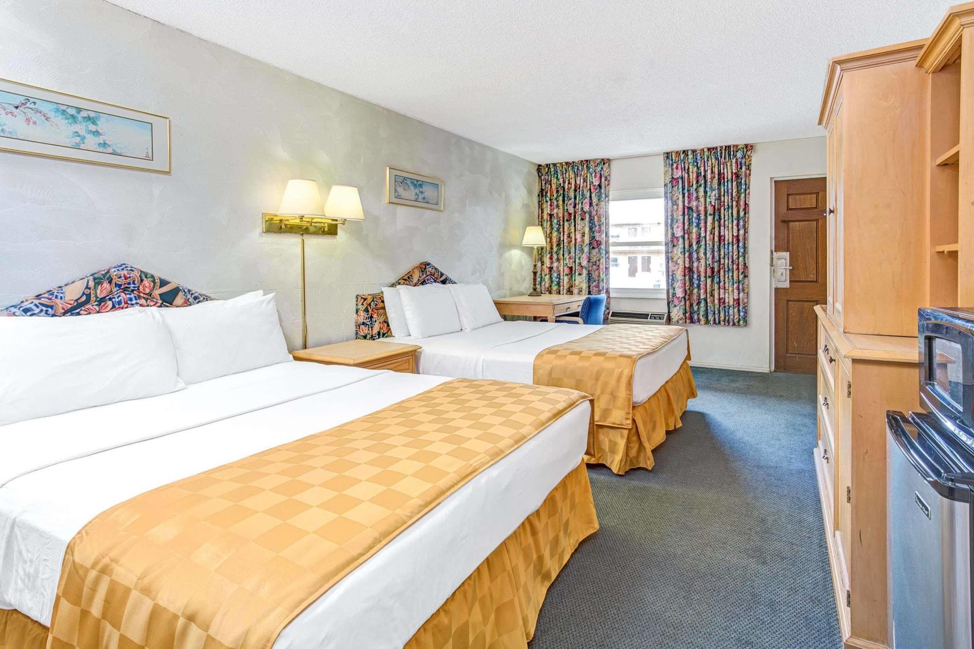Knights Hotel